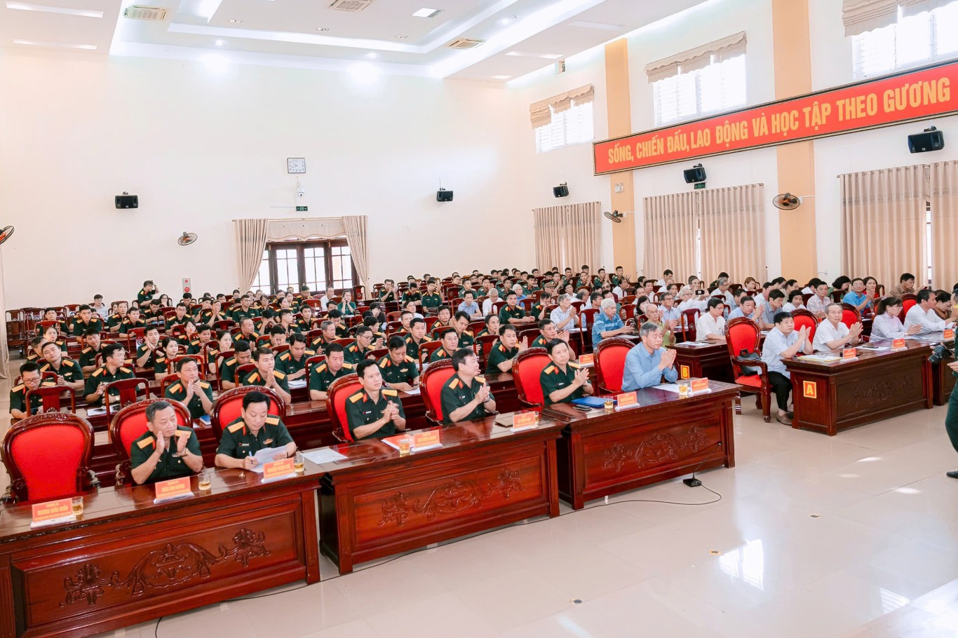 To&agrave;n cảnh buổi khai mạc - Ảnh: NQ